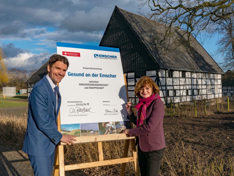 UnteUnterzeichnung des Kooperationsvertrages zwischen Emschergenossenschaft und Knappschaft Foto: Klaus Baumers/EGLV