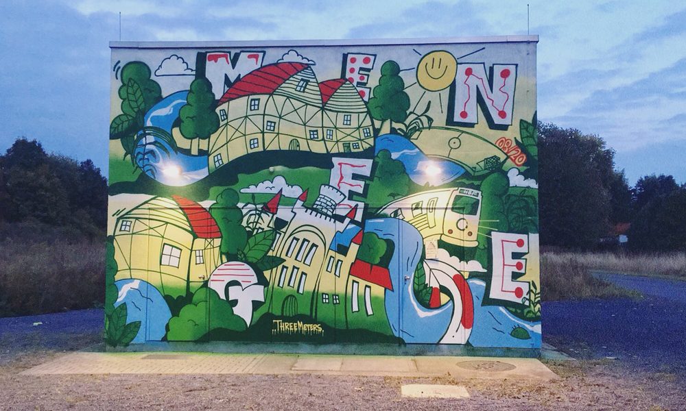 Mengede: Das Künstlerduo „Threemeters“ gestaltete in Zusammenarbeit mit dem örtlichen Quartiersmanagement und der Emschergenossenschaft. Foto: Die Urbanisten/EGLV